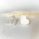 Heart stud earrings with flakes 2
